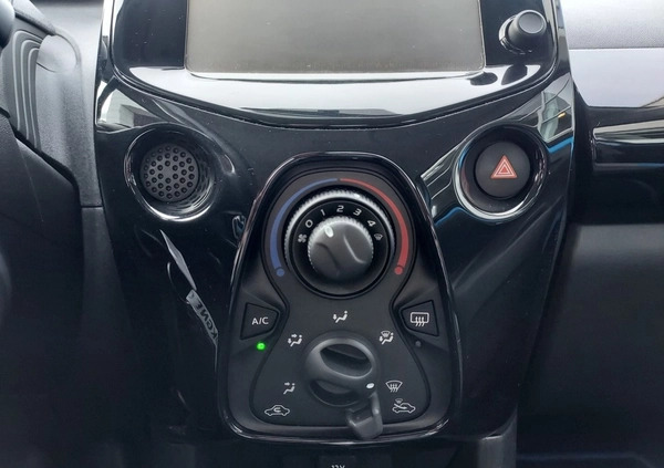 Toyota Aygo cena 39900 przebieg: 56551, rok produkcji 2015 z Mława małe 172